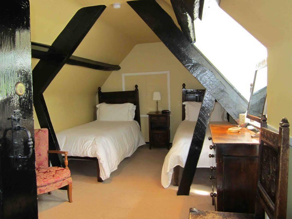 The Three Cocks Coaching Inn Glasbury Eksteriør bilde